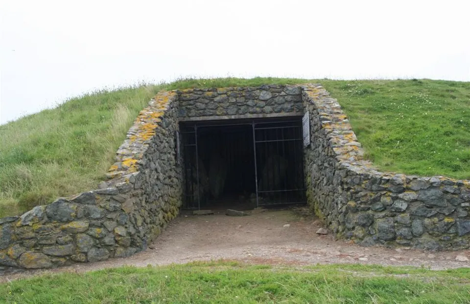 Barclodiad y Gawres, Anglesey