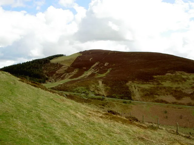 Foel Fenlli Hillfort — Iron Age ramparts at 511m