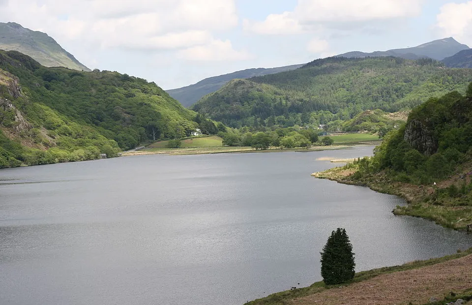 Llyn Dinas, Nant Gwynant